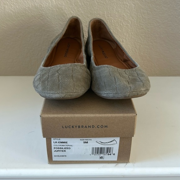 Women’s Lucky tan slip on shoes side 9. - Picture 1 of 11